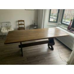 Robuuste eikenhouten tafel