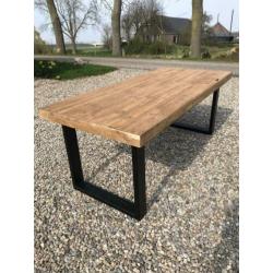 Strakke robuuste eettafel steigerhout/staal!