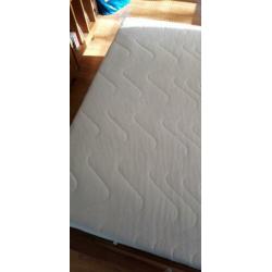 Bed met lattenbodem en matras