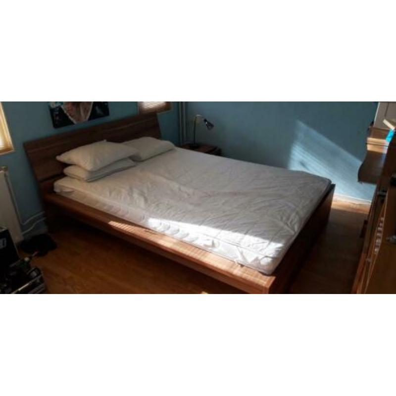 Bed met lattenbodem en matras