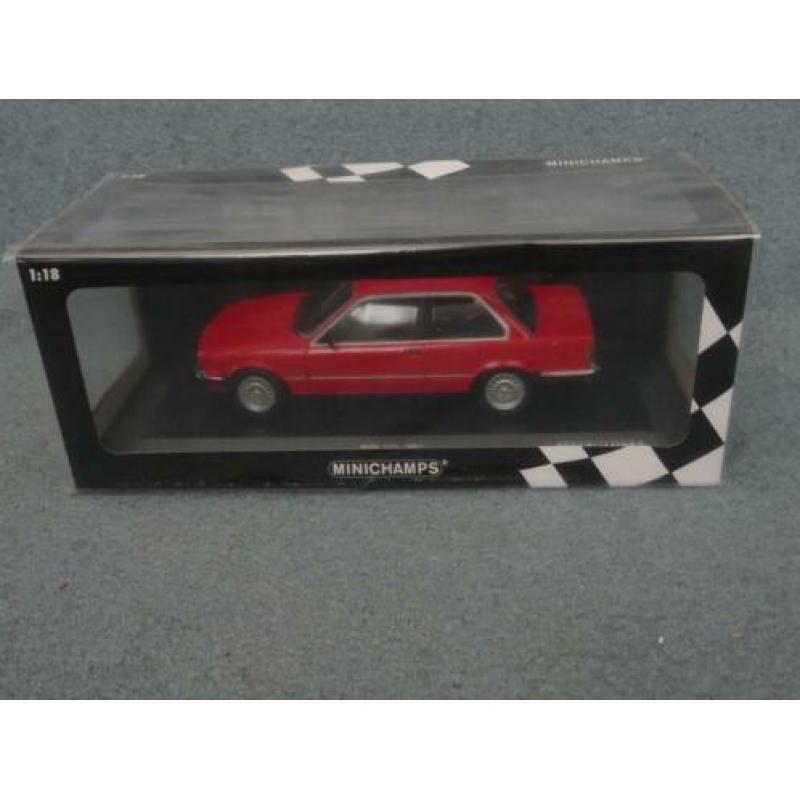 BMW E30 323i rood Minichamps 1:18 NIEUW 702 stuks!