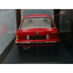 BMW E30 323i rood Minichamps 1:18 NIEUW 702 stuks!