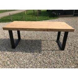 Strakke robuuste eettafel steigerhout/staal!