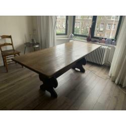 Robuuste eikenhouten tafel