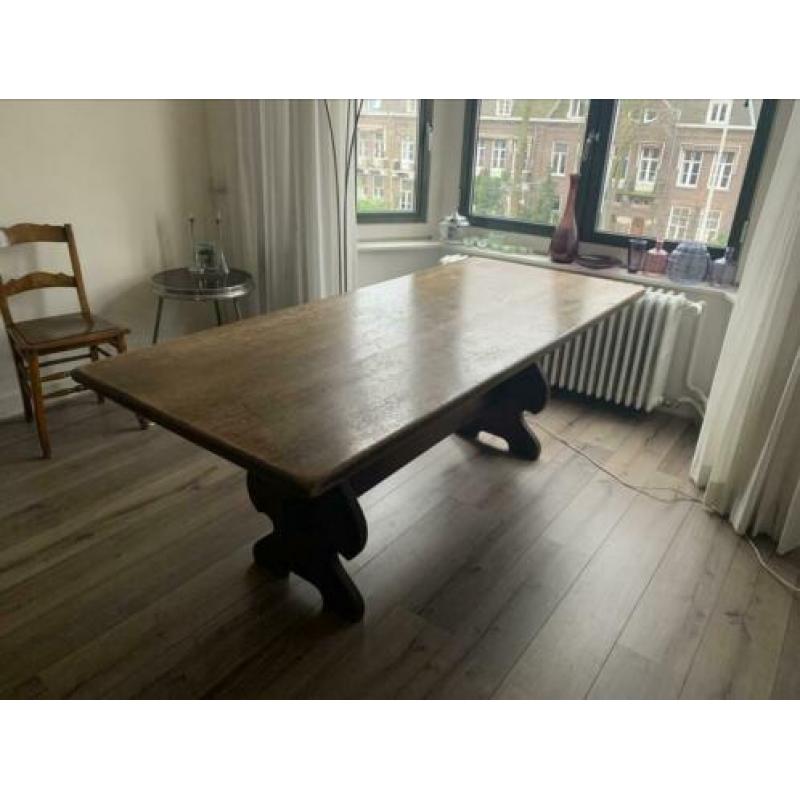 Robuuste eikenhouten tafel