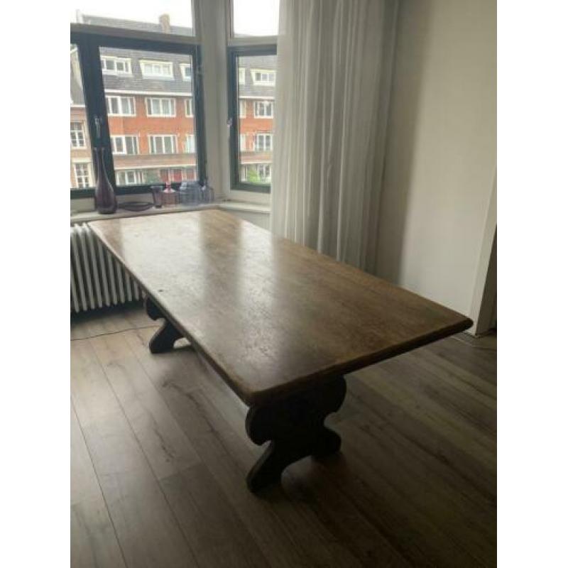 Robuuste eikenhouten tafel