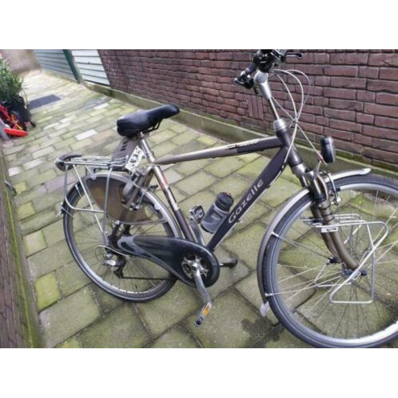 Gazelle medeo 28 inch 24 VERSNELLING AXA SLOT