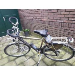 Gazelle medeo 28 inch 24 VERSNELLING AXA SLOT