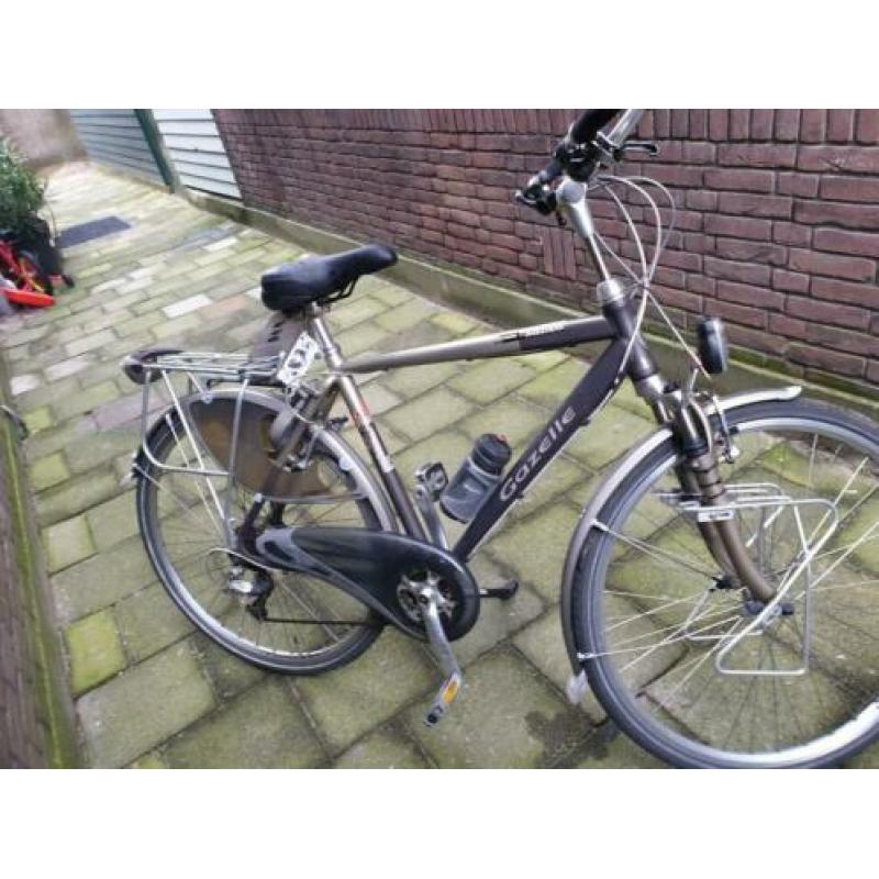 Gazelle medeo 28 inch 24 VERSNELLING AXA SLOT