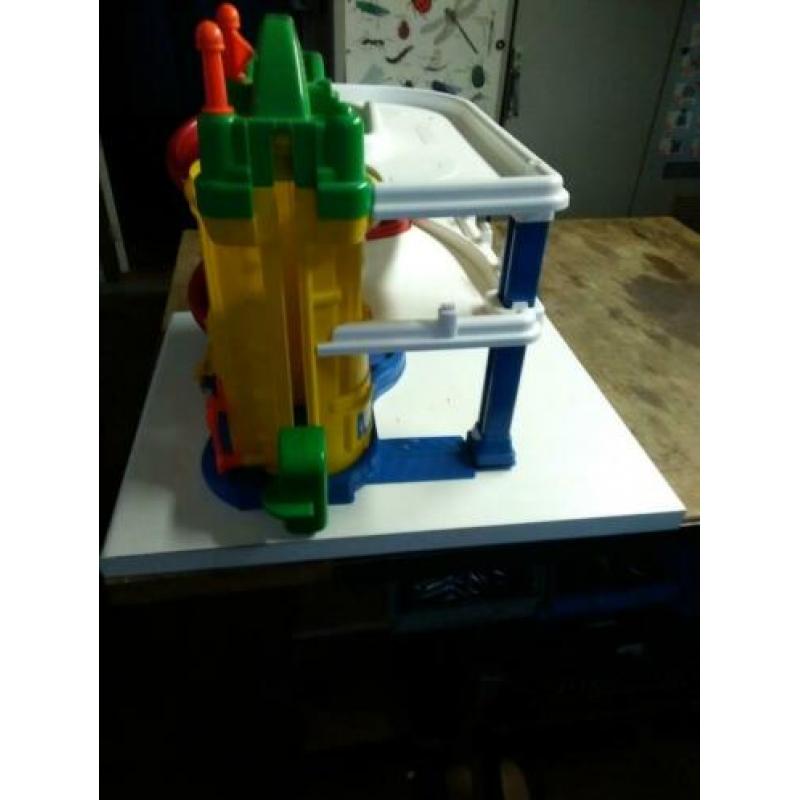 fisher price garage met auto en poppetjes