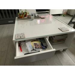 Salon Tafel, wit op wielen