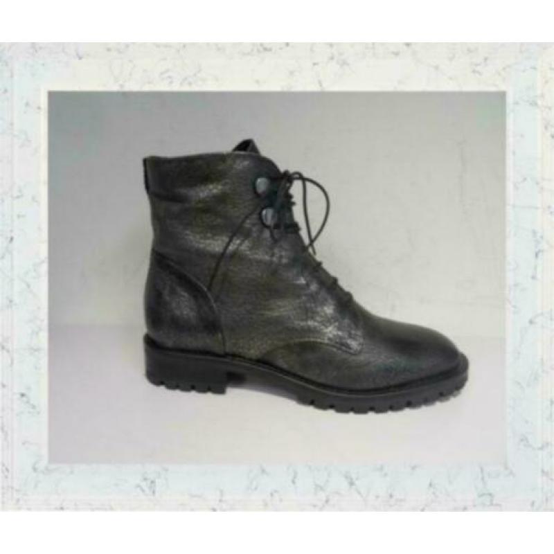 Carmens grijze veterboots 41