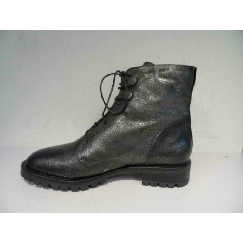 Carmens grijze veterboots 41