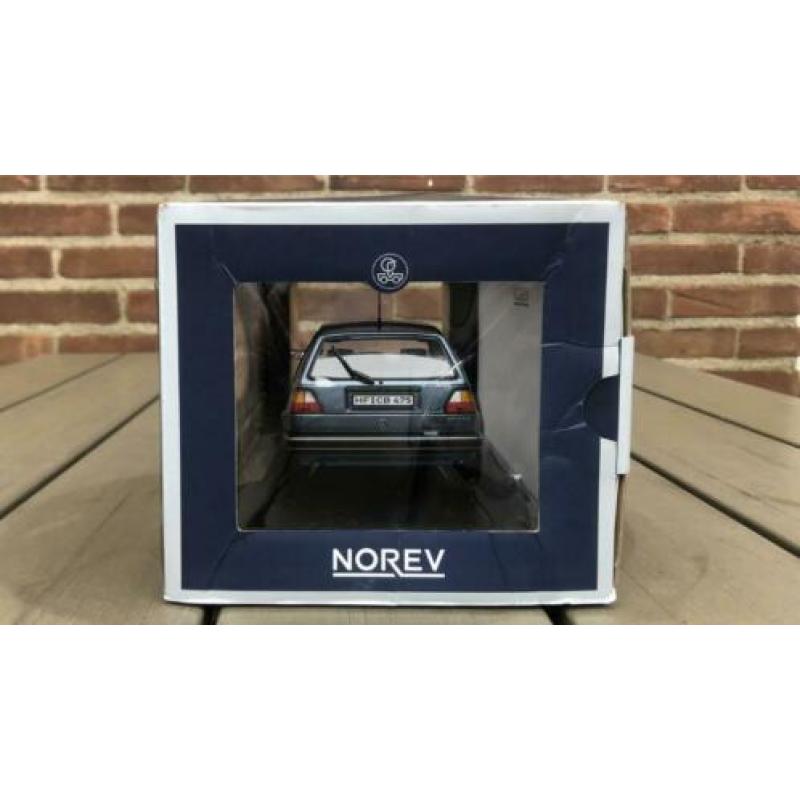 Sale 1:18 volkswagen golf 2 norev in box