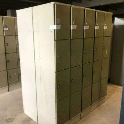 3x Oostwoud stalen locker kasten school kluisjes 4-deurs