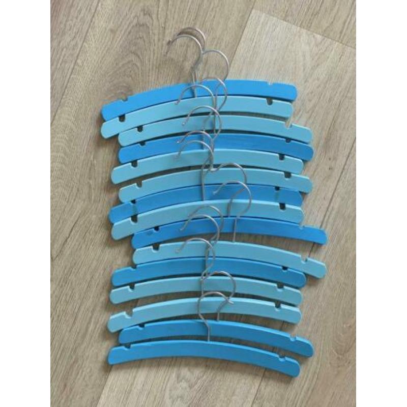 Baby kleding hangers hout blauw