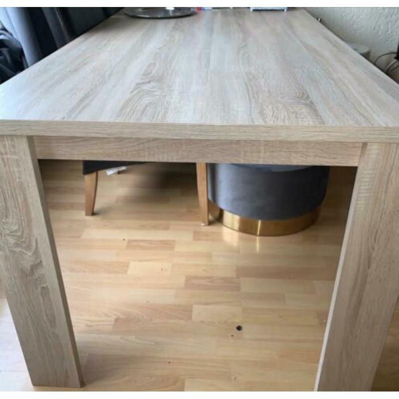 Eettafel en tv meubel