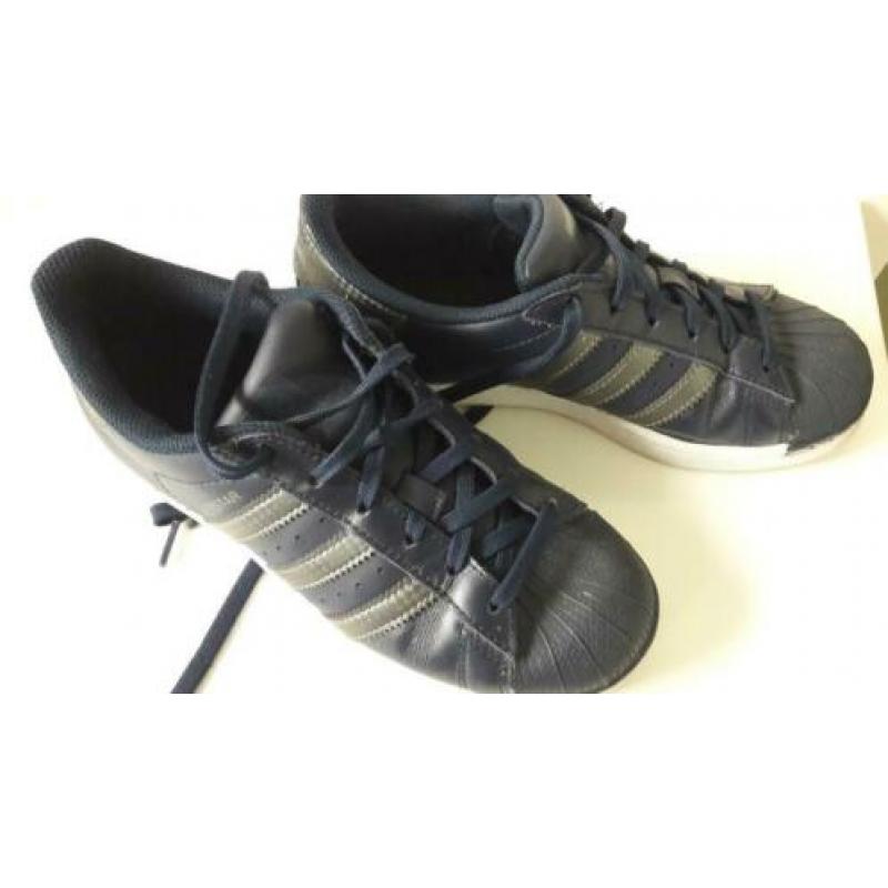 Blauwe Adidas sneakers maat 36 (uk maat 3.5)