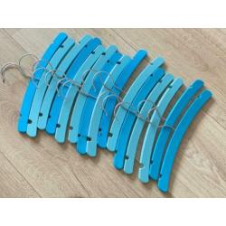 Baby kleding hangers hout blauw