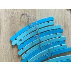 Baby kleding hangers hout blauw