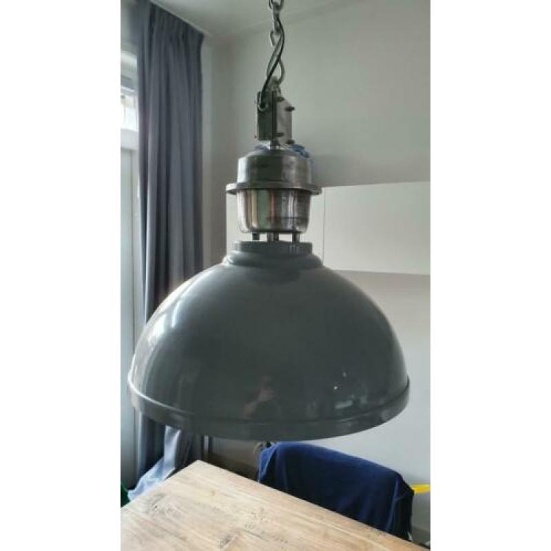 2 industriele hanglampen - 53 cm diameter 60 cm hoog