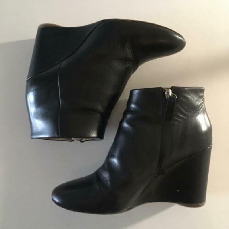 Minimalistic wedge-heel boots (COS, 39)