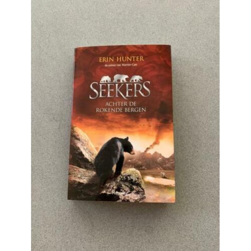 Boek Seekers ‘Achter de rokende bergen’, Erin Hunter, nieuw!