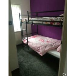 Twee losse bedden/stapelbed incl matrassen